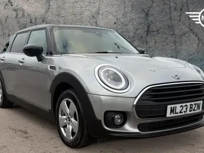 Usado Mini Cooper Clubman Classic 134 CV (98 kW) 2023 Plateado Familiar