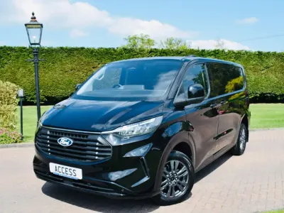 Usado Ford Transit Custom Limited 170 CV (125 kW) 2025 Negro Van