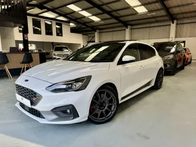 Used Ford Focus ST 427 HP (314 kW) 2020 White Hatchback