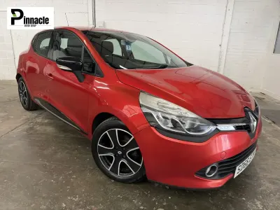 Begagnad Renault Clio IV Dynamique 90 HK (66 kW) 2016 Röd Halvkombi