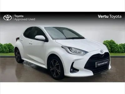 Used Toyota Yaris Design 113 HP (83 kW) 2024 White Hatchback