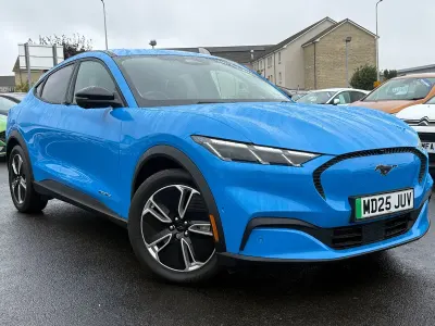 Used Ford Mustang Select 268 HP (197 kW) 2025 Blue Hatchback