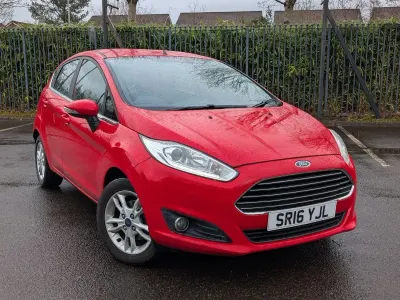 Usado Ford Fiesta Zetec 2016 Rojo Utilitario