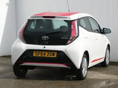 Used Toyota Aygo x-press 2014 White Hatchback