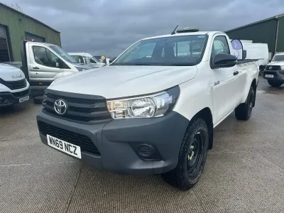 Usado Toyota HiLux Active 150 CV (110 kW) 2019 Blanco Pickup/Camioneta
