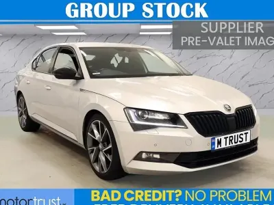 Gebraucht Skoda Superb SportLine 150 PS (110 kW) 2019 Silber Kleinwagen