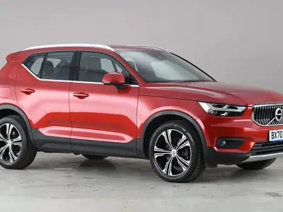 Begagnad Volvo XC40 Inscription 197 HK (144 kW) 2020 Röd SUV