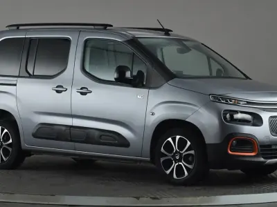 Usado Citroën e-Berlingo XTR 100 kW (136 HP) 2023 Cinzento Monovolume
