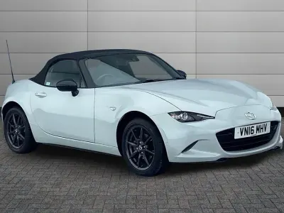 Used Mazda MX5 Inclusive 131 HP (96 kW) 2016 Crystal white Cabriolet