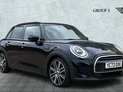 Begagnad Mini Cooper Exclusive 136 HK (100 kW) 2023 Svart Halvkombi