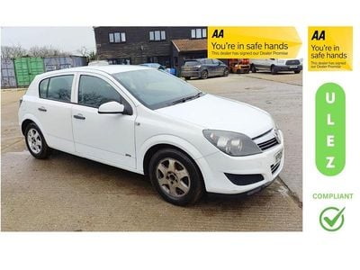 White Used 2009 Vauxhall Astra Hatchback | £2,499 (Good price)