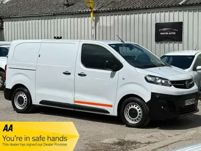 Używany Vauxhall Vivaro 100 kW (136 KM) 2022 Biały Minivan