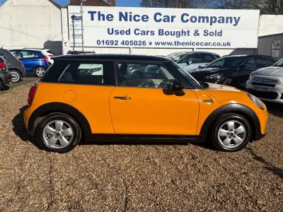 Używany Mini Cooper Hatch 136 KM (100 kW) 2014 Pomarańczowy Hatchback