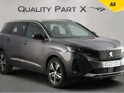 Usado Peugeot 5008 Allure+ 130 HP (95 kW) 2023 Cinzento SUV