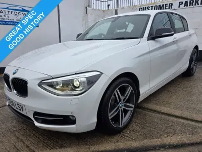 Begagnad BMW 120 Sport Line 184 HK (135 kW) 2014 Vit Halvkombi