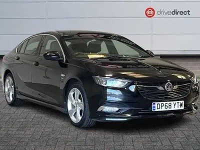 Second-hand Vauxhall Insignia SRi 140 CP (102 kW) 2019 Negru Hatchback