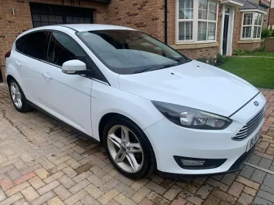 Used Ford Focus Zetec 2016 White Hatchback