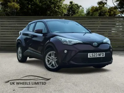 Used Toyota C-HR 122 HP (89 kW) 2023 Mauve/purple SUV