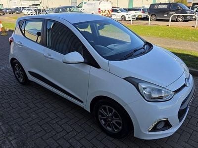 Used Hyundai i10 Premium 67 HP (49 kW) 2014 White Hatchback