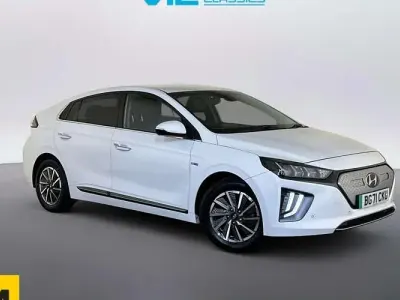 Begagnad Hyundai Ioniq Premium SE 100 kW (136 HK) 2021 Vit Halvkombi