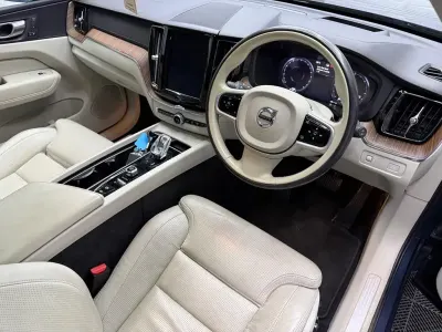 Begagnad Volvo XC60 Inscription 2019 Blå SUV