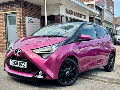 Usado Toyota Aygo X-cite 72 CV (52 kW) 2018 Púrpura Utilitario