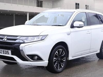 White Used 2017 Mitsubishi Outlander P-HEV Estate | £8,853 (Fair price)