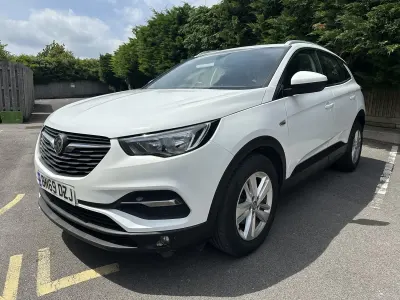 Used Vauxhall Grandland X S 130 HP (95 kW) 2019 White SUV