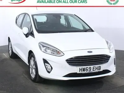 Used Ford Fiesta Zetec 101 HP (74 kW) 2019 White Hatchback