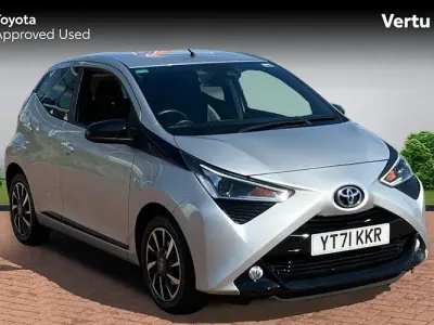 Used Toyota Aygo Trend 72 HP (52 kW) 2021 Silver splash (metallic paint) Hatchback