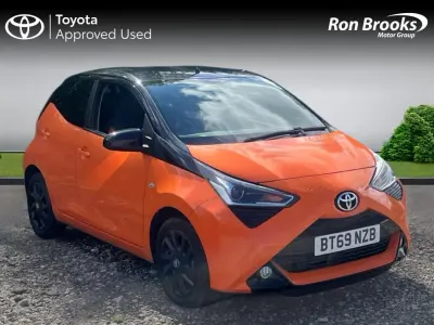 Used Toyota Aygo X-cite 72 HP (52 kW) 2020 Orange Hatchback