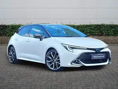 Used Toyota Corolla 196 HP (144 kW) 2025 White/black Hatchback
