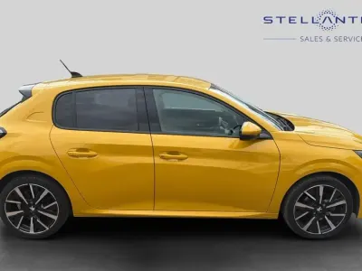 Used Peugeot 208 Allure 99 HP (72 kW) 2020 Yellow Hatchback
