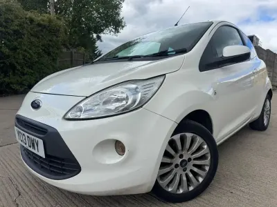 Begagnad Ford Ka Zetec 69 HK (50 kW) 2013 Vit Halvkombi