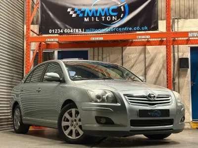 Usado Toyota Avensis 2008 Prateado Citadino