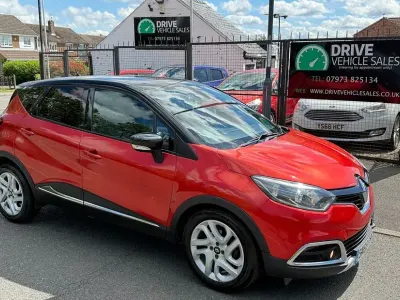 Used Renault Captur Signature 90 HP (66 kW) 2015 Red black SUV