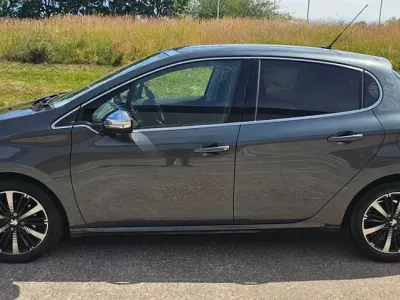 Used Peugeot 208 Allure Premium 2017 Grey Hatchback