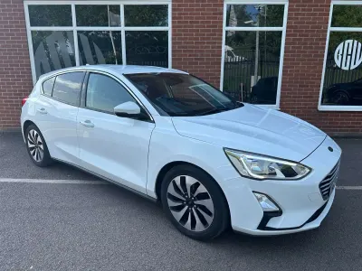 Begagnad Ford Focus Zetec 100 HK (73 kW) 2019 Vit Halvkombi