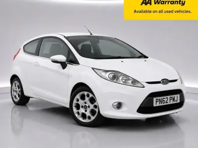 Used Ford Fiesta Zetec 96 HP (70 kW) 2012 White Hatchback