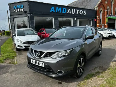 Usado Nissan Qashqai N-TEC 115 HP (84 kW) 2015 Cinzento SUV