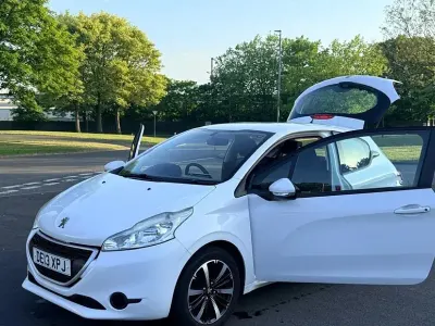 Used Peugeot 208 Access 82 HP (60 kW) 2013 White Hatchback