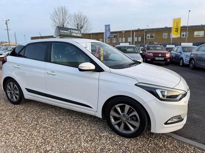 Used Hyundai i20 Premium 100 HP (73 kW) 2016 White Hatchback
