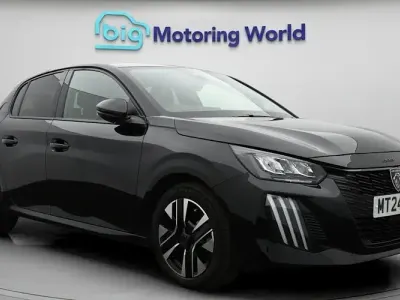 Second-hand Peugeot 208 Allure 101 CP (74 kW) 2024 Negru Hatchback