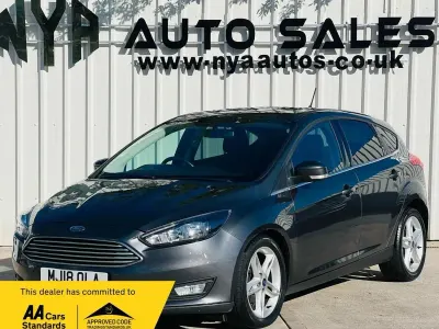 Usado Ford Focus Zetec 2018 Cinzento Citadino