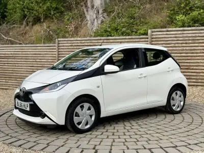 Used Toyota Aygo X-play 69 HP (50 kW) 2016 White Hatchback