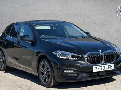 Usado BMW 118 Sport Line 134 CV (98 kW) 2023 Negro Utilitario