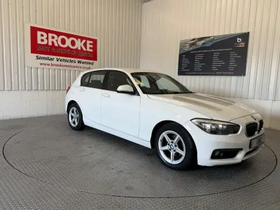 Begagnad BMW 118 2017 Vit Halvkombi