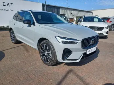 Usado Volvo XC60 Plus 250 HP (183 kW) 2025 Cinzento SUV