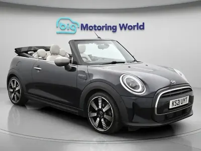Usado Mini Cooper Cabriolet Exclusive 136 HP (100 kW) 2021 Preto Cabrios
