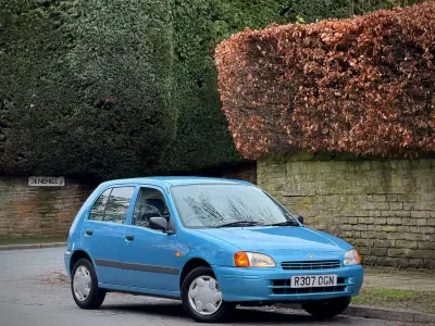 Used Toyota Starlet 75 HP (55 kW) 1998 Blue Hatchback